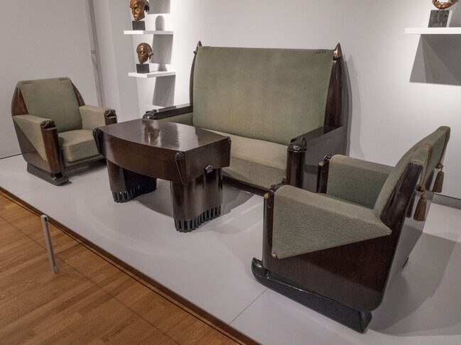 De meubels zoals nu tentoongesteld in het Rijksmusem.
              <br/>
              Marcel Westhoff, februari 2016